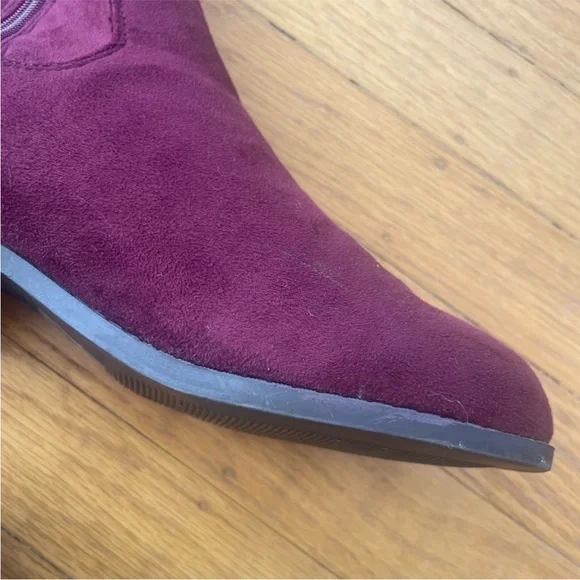 Maroon thigh high boots
FOREVER 21
Size: 7.5 but fit more 8. - Picture 5 of 5